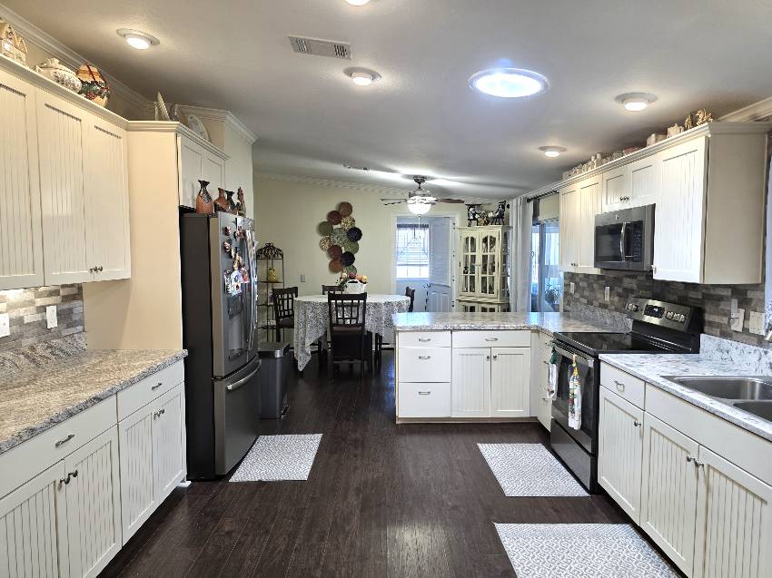 10820 S Sterlingshire Terrace a Homosassa, FL Mobile or Manufactured Home for Sale